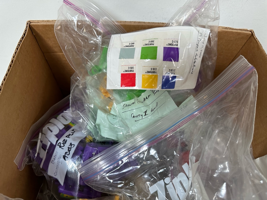 Robotic Racers Carl's Jr. / Hardee's Happy / Kid's Meal Toys Project Box With Prototype Toy Samples Cool Kids Designed By The CDM Company 2002 [Photo 13]