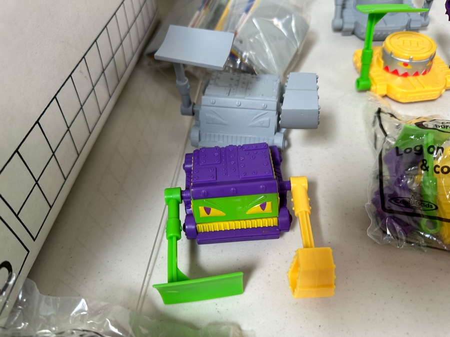 Robotic Racers Carl's Jr. / Hardee's Happy / Kid's Meal Toys Project Box With Prototype Toy Samples Cool Kids Designed By The CDM Company 2002 [Photo 2]