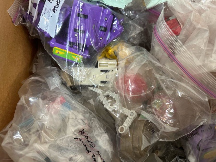 Robotic Racers Carl's Jr. / Hardee's Happy / Kid's Meal Toys Project Box With Prototype Toy Samples Cool Kids Designed By The CDM Company 2002 [Photo 6]