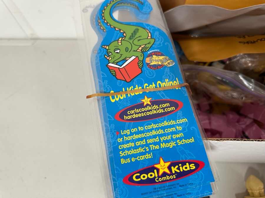 Scholastic's The Magic School Bus Carl's Jr. / Hardee's Happy / Kid's Meal Toys Project Box With Prototype Toy Samples Cool Kids Designed By The CDM Company 2002 [Photo 17]