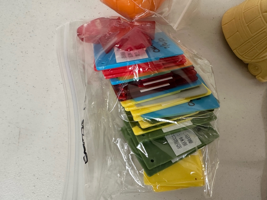 Scholastic's The Magic School Bus Carl's Jr. / Hardee's Happy / Kid's Meal Toys Project Box With Prototype Toy Samples Cool Kids Designed By The CDM Company 2002 [Photo 18]