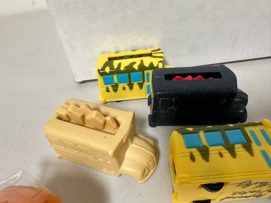 Scholastic's The Magic School Bus Carl's Jr. / Hardee's Happy / Kid's Meal Toys Project Box With Prototype Toy Samples Cool Kids Designed By The CDM Company 2002 [Photo 4]