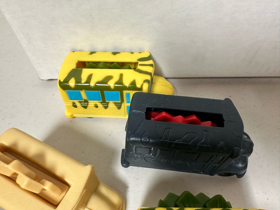 Scholastic's The Magic School Bus Carl's Jr. / Hardee's Happy / Kid's Meal Toys Project Box With Prototype Toy Samples Cool Kids Designed By The CDM Company 2002 [Photo 11]