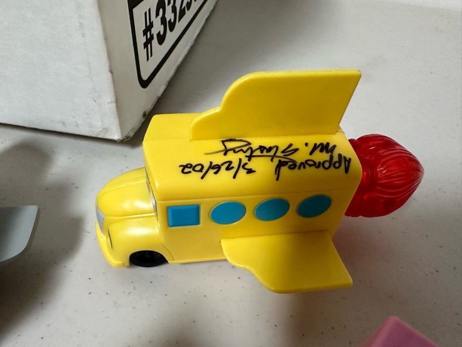 Scholastic's The Magic School Bus Carl's Jr. / Hardee's Happy / Kid's Meal Toys Project Box With Prototype Toy Samples Cool Kids Designed By The CDM Company 2002 [Photo 8]