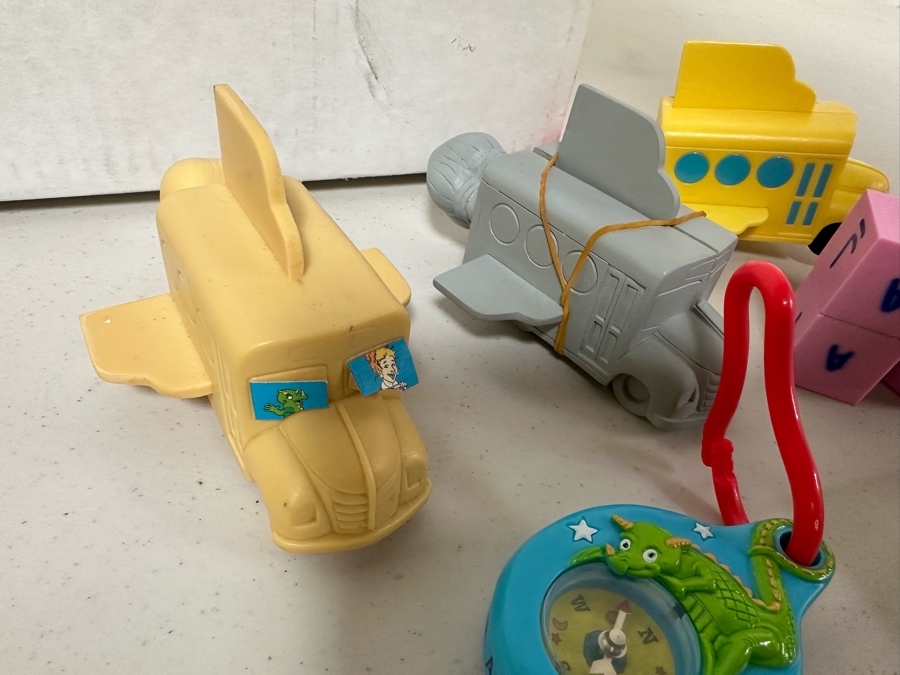 Scholastic's The Magic School Bus Carl's Jr. / Hardee's Happy / Kid's Meal Toys Project Box With Prototype Toy Samples Cool Kids Designed By The CDM Company 2002 [Photo 5]