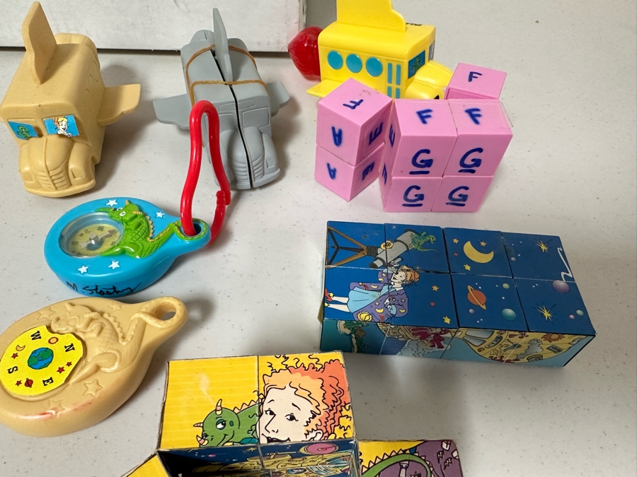 Scholastic's The Magic School Bus Carl's Jr. / Hardee's Happy / Kid's Meal Toys Project Box With Prototype Toy Samples Cool Kids Designed By The CDM Company 2002 [Photo 6]