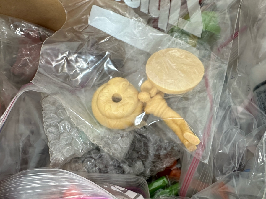 Jackie Chan Adventures Animated TV Series Carl's Jr. / Hardee's Happy / Kid's Meal Toys Project Box With Prototype Toy Samples Cool Kids Designed By The CDM Company 2002 [Photo 23]