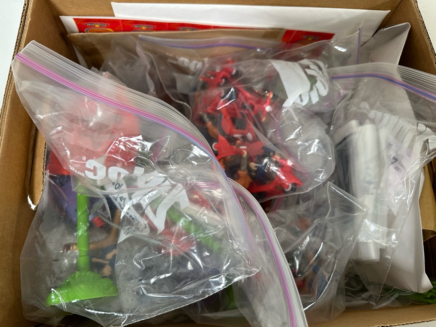 Jackie Chan Adventures Animated TV Series Carl's Jr. / Hardee's Happy / Kid's Meal Toys Project Box With Prototype Toy Samples Cool Kids Designed By The CDM Company 2002 [Photo 18]