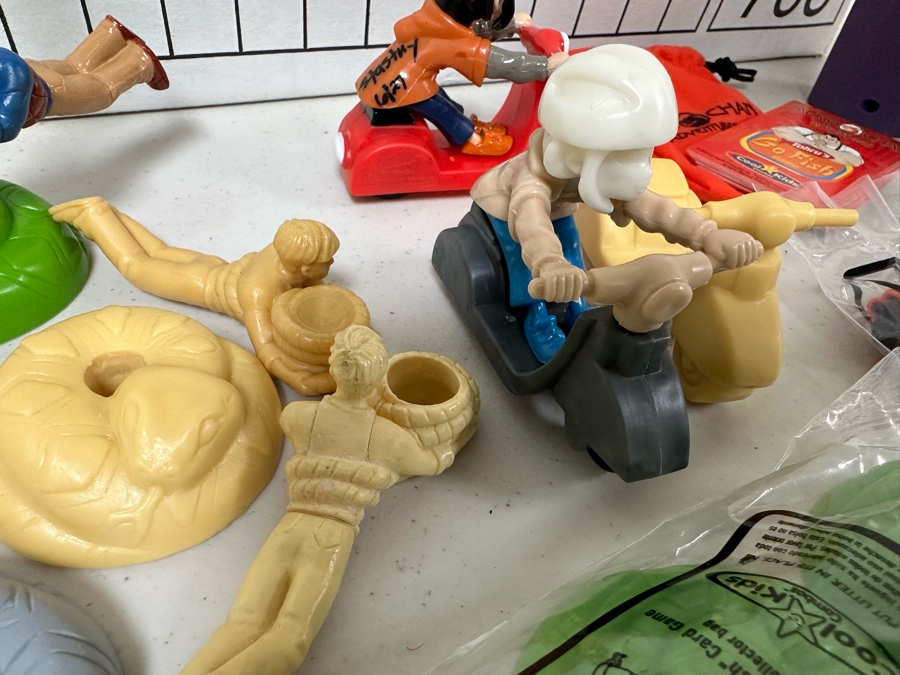 Jackie Chan Adventures Animated TV Series Carl's Jr. / Hardee's Happy / Kid's Meal Toys Project Box With Prototype Toy Samples Cool Kids Designed By The CDM Company 2002 [Photo 3]