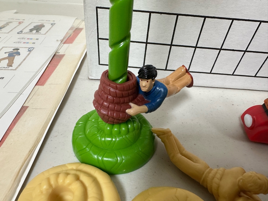 Jackie Chan Adventures Animated TV Series Carl's Jr. / Hardee's Happy / Kid's Meal Toys Project Box With Prototype Toy Samples Cool Kids Designed By The CDM Company 2002 [Photo 10]