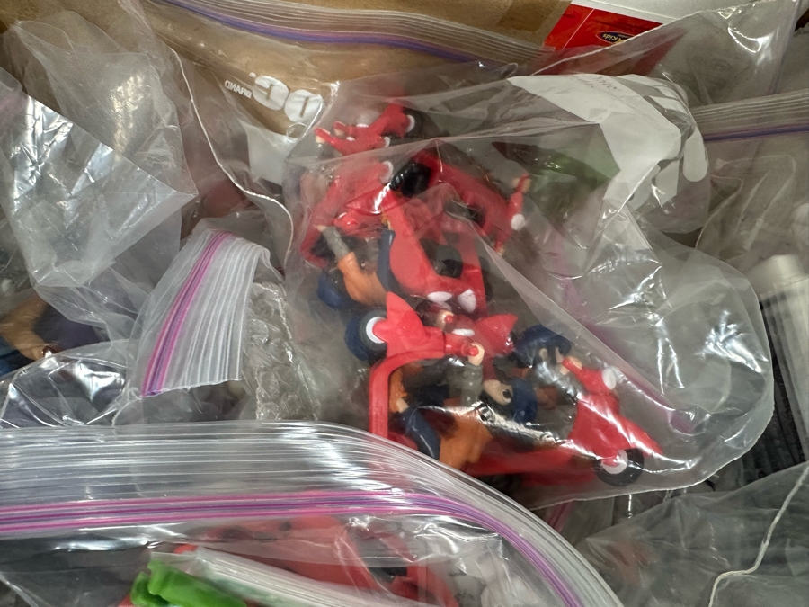 Jackie Chan Adventures Animated TV Series Carl's Jr. / Hardee's Happy / Kid's Meal Toys Project Box With Prototype Toy Samples Cool Kids Designed By The CDM Company 2002 [Photo 22]