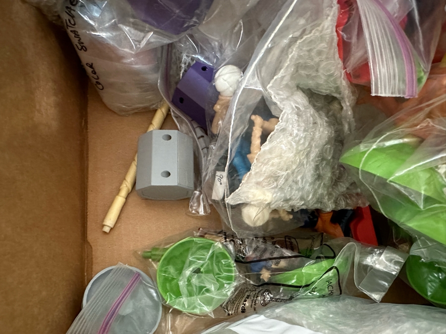 Jackie Chan Adventures Animated TV Series Carl's Jr. / Hardee's Happy / Kid's Meal Toys Project Box With Prototype Toy Samples Cool Kids Designed By The CDM Company 2002 [Photo 26]