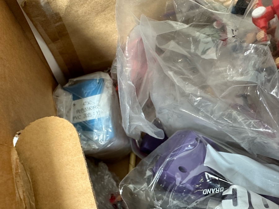 Jackie Chan Adventures Animated TV Series Carl's Jr. / Hardee's Happy / Kid's Meal Toys Project Box With Prototype Toy Samples Cool Kids Designed By The CDM Company 2002 [Photo 25]