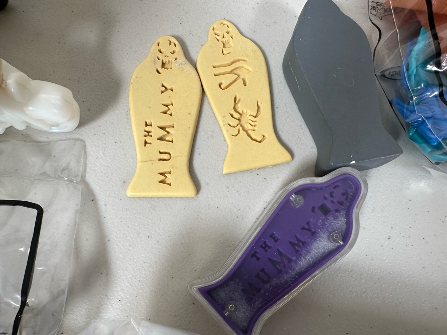 The Mummy The Animated TV Series Carl's Jr. / Hardee's Happy / Kid's Meal Toys Project Box With Prototype Toy Samples Cool Kids Designed By The CDM Company 2003 [Photo 5]