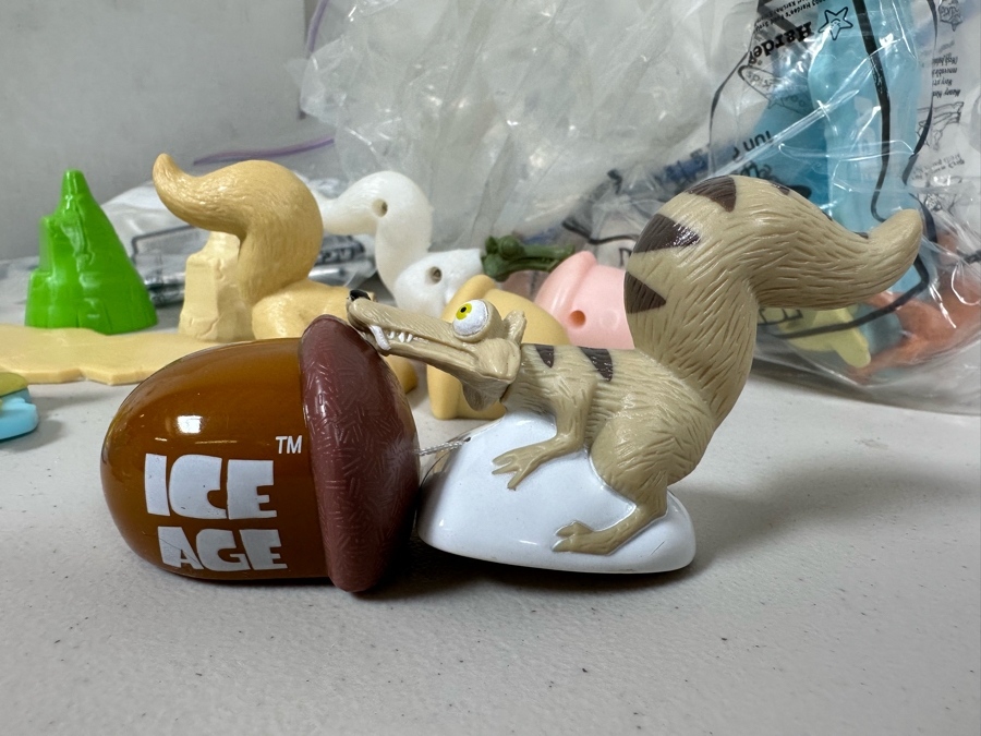 Ice Age Movie Carl's Jr. / Hardee's Happy / Kid's Meal Toys Project Box With Prototype Toy Samples Cool Kids Designed By The CDM Company 2003 [Photo 9]