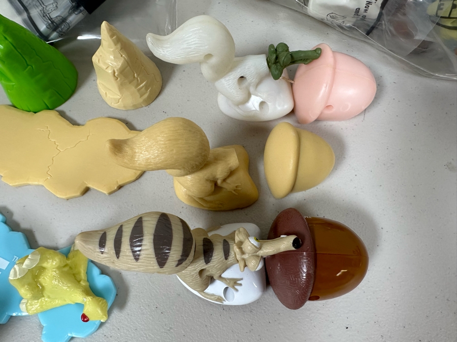 Ice Age Movie Carl's Jr. / Hardee's Happy / Kid's Meal Toys Project Box With Prototype Toy Samples Cool Kids Designed By The CDM Company 2003 [Photo 8]