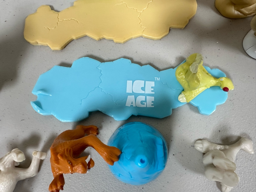 Ice Age Movie Carl's Jr. / Hardee's Happy / Kid's Meal Toys Project Box With Prototype Toy Samples Cool Kids Designed By The CDM Company 2003 [Photo 6]
