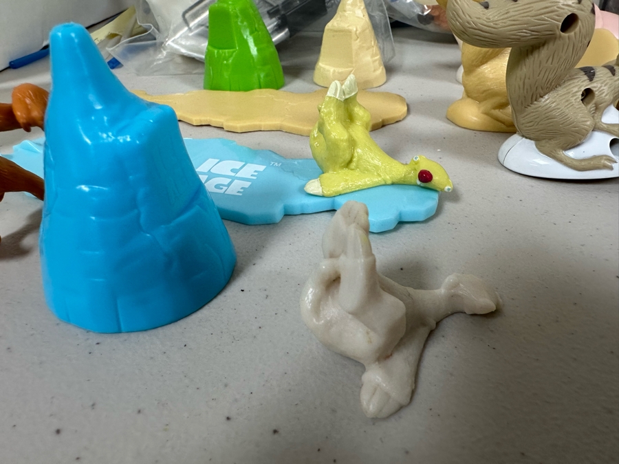 Ice Age Movie Carl's Jr. / Hardee's Happy / Kid's Meal Toys Project Box With Prototype Toy Samples Cool Kids Designed By The CDM Company 2003 [Photo 14]