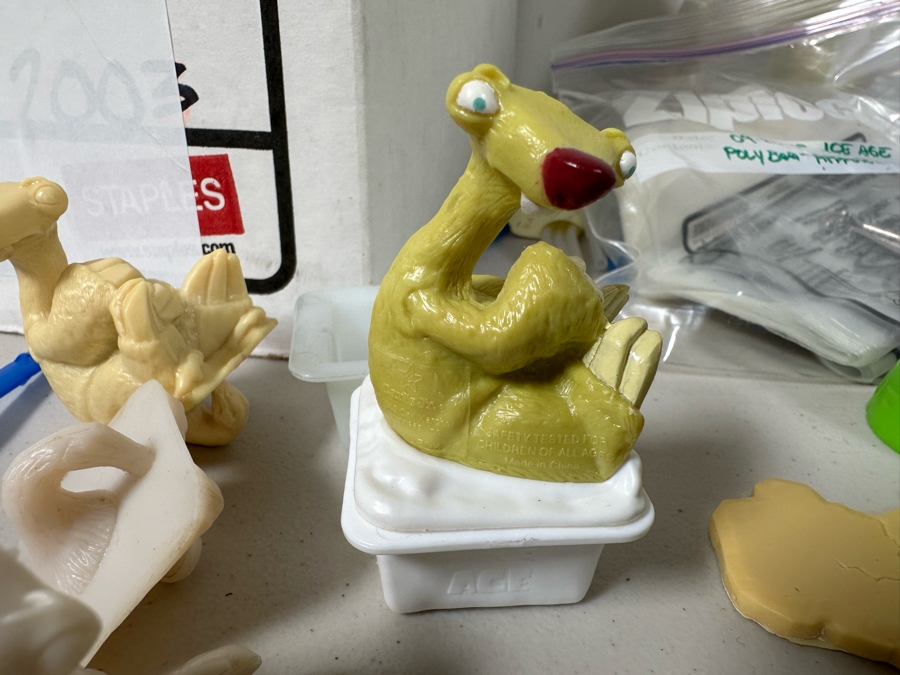 Ice Age Movie Carl's Jr. / Hardee's Happy / Kid's Meal Toys Project Box With Prototype Toy Samples Cool Kids Designed By The CDM Company 2003 [Photo 10]