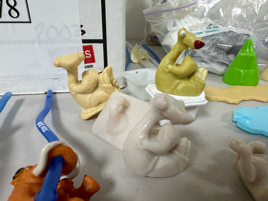 Ice Age Movie Carl's Jr. / Hardee's Happy / Kid's Meal Toys Project Box With Prototype Toy Samples Cool Kids Designed By The CDM Company 2003 [Photo 12]