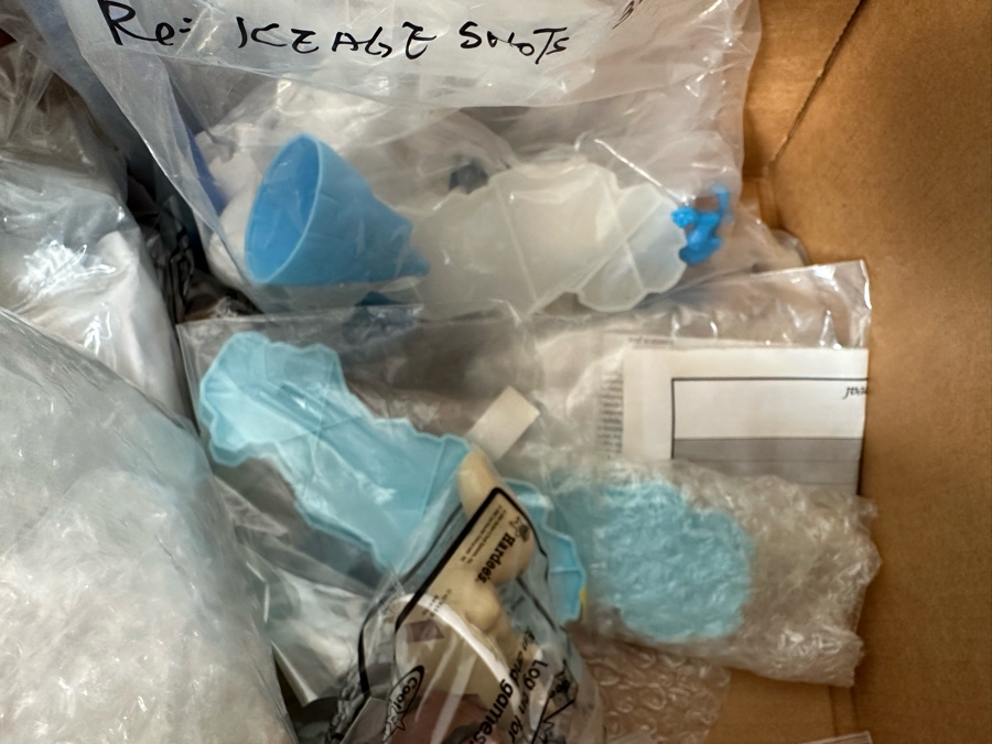 Ice Age Movie Carl's Jr. / Hardee's Happy / Kid's Meal Toys Project Box With Prototype Toy Samples Cool Kids Designed By The CDM Company 2003 [Photo 29]