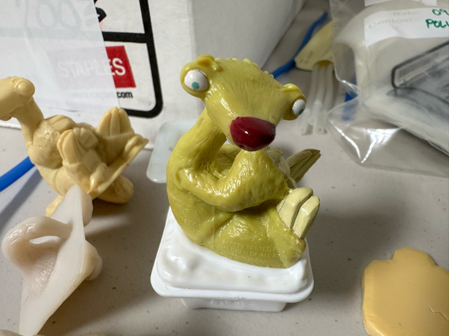 Ice Age Movie Carl's Jr. / Hardee's Happy / Kid's Meal Toys Project Box With Prototype Toy Samples Cool Kids Designed By The CDM Company 2003 [Photo 31]