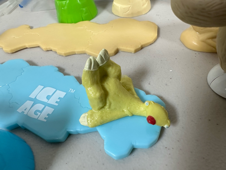 Ice Age Movie Carl's Jr. / Hardee's Happy / Kid's Meal Toys Project Box With Prototype Toy Samples Cool Kids Designed By The CDM Company 2003 [Photo 15]