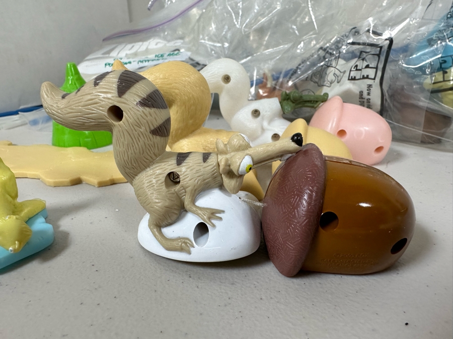 Ice Age Movie Carl's Jr. / Hardee's Happy / Kid's Meal Toys Project Box With Prototype Toy Samples Cool Kids Designed By The CDM Company 2003 [Photo 17]