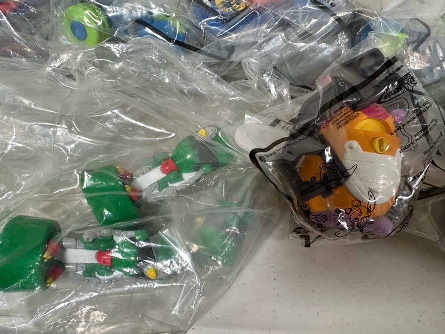 Cubix: Robots for Everyone Animated TV Series Carl's Jr. / Hardee's Happy / Kid's Meal Toys Project Box With Prototype Toy Samples Cool Kids Designed By The CDM Company 2003 [Photo 15]