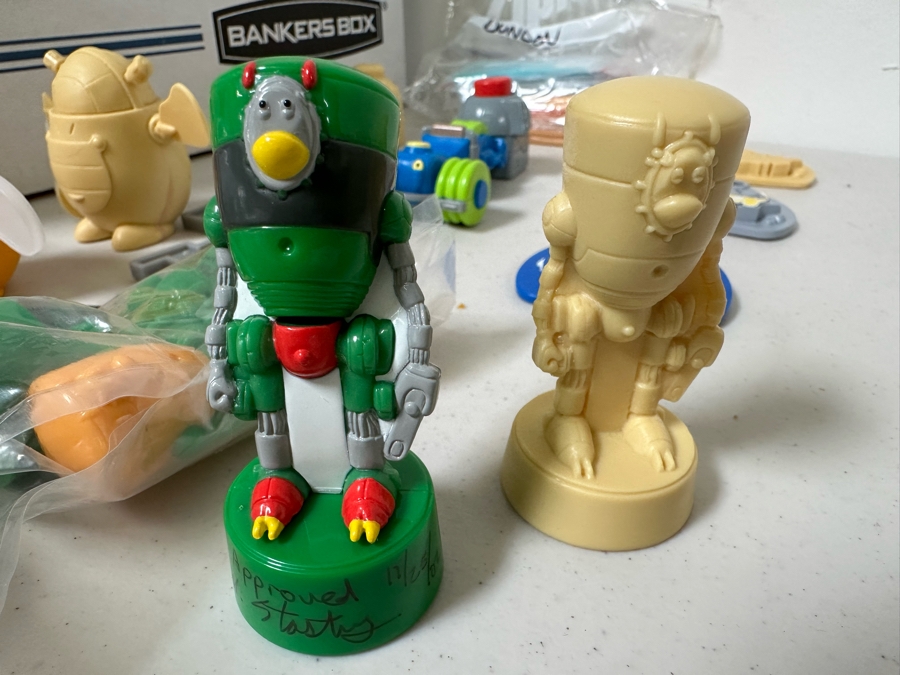 Cubix: Robots for Everyone Animated TV Series Carl's Jr. / Hardee's Happy / Kid's Meal Toys Project Box With Prototype Toy Samples Cool Kids Designed By The CDM Company 2003 [Photo 4]