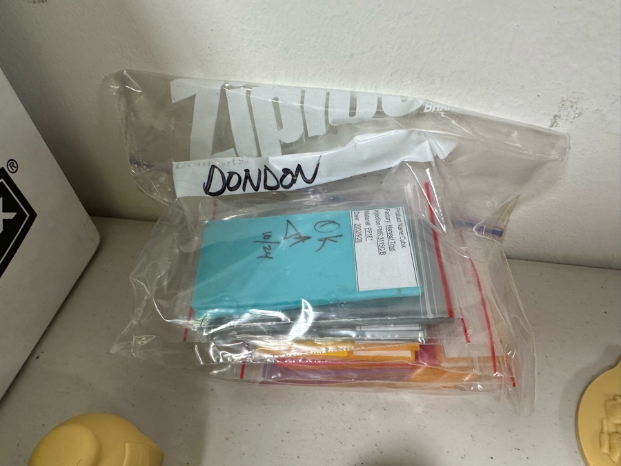 Cubix: Robots for Everyone Animated TV Series Carl's Jr. / Hardee's Happy / Kid's Meal Toys Project Box With Prototype Toy Samples Cool Kids Designed By The CDM Company 2003 [Photo 13]
