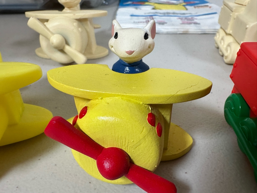 Stuart Little Animated TV Series Carl's Jr. / Hardee's Happy / Kid's Meal Toys Project Box With Prototype Toy Samples Cool Kids Designed By The CDM Company 2003 [Photo 3]