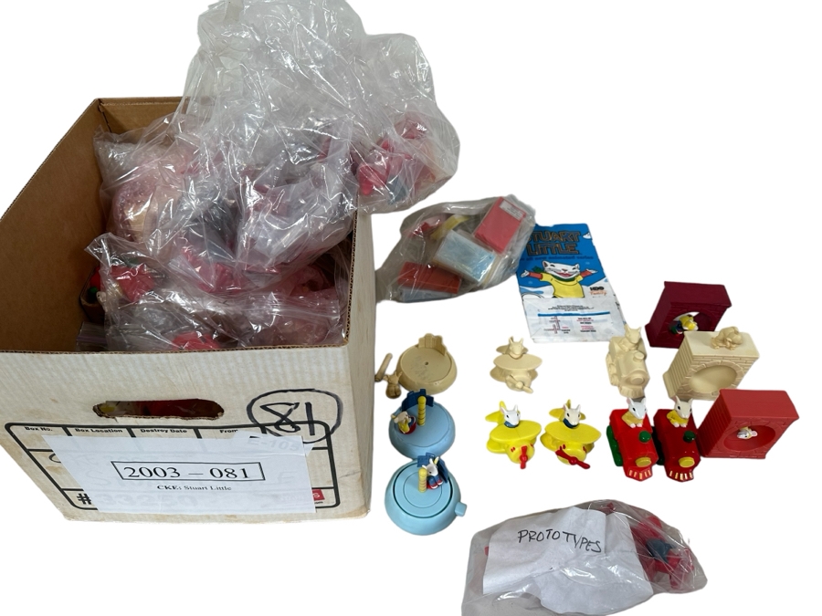 Stuart Little Animated TV Series Carl's Jr. / Hardee's Happy / Kid's Meal Toys Project Box With Prototype Toy Samples Cool Kids Designed By The CDM Company 2003 [Photo 1]