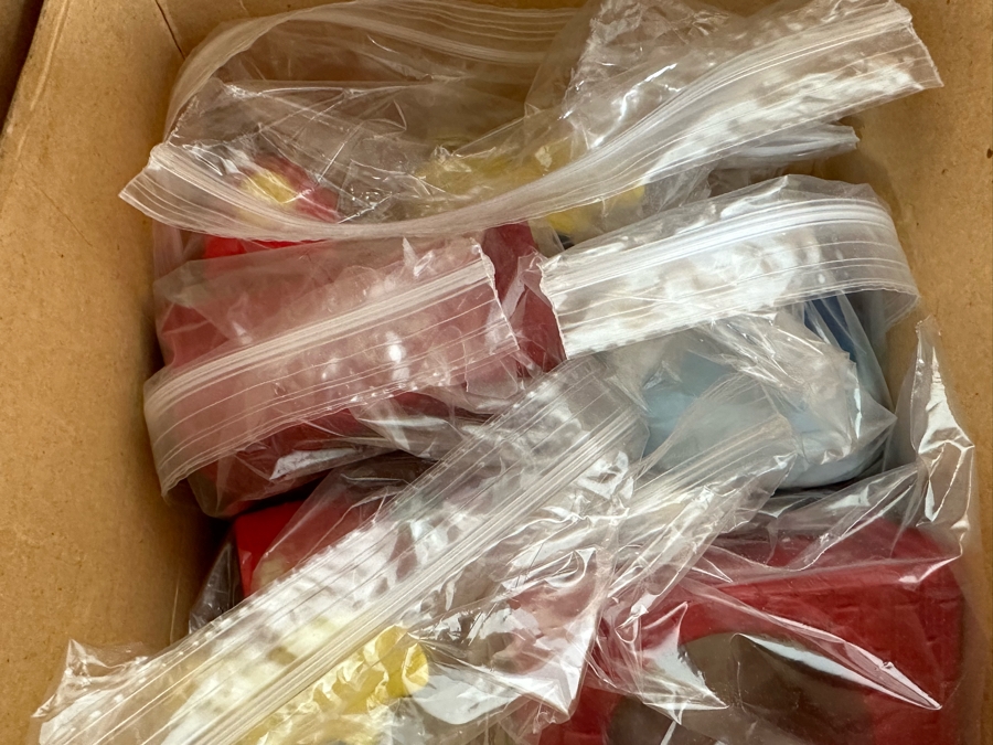 Stuart Little Animated TV Series Carl's Jr. / Hardee's Happy / Kid's Meal Toys Project Box With Prototype Toy Samples Cool Kids Designed By The CDM Company 2003 [Photo 21]