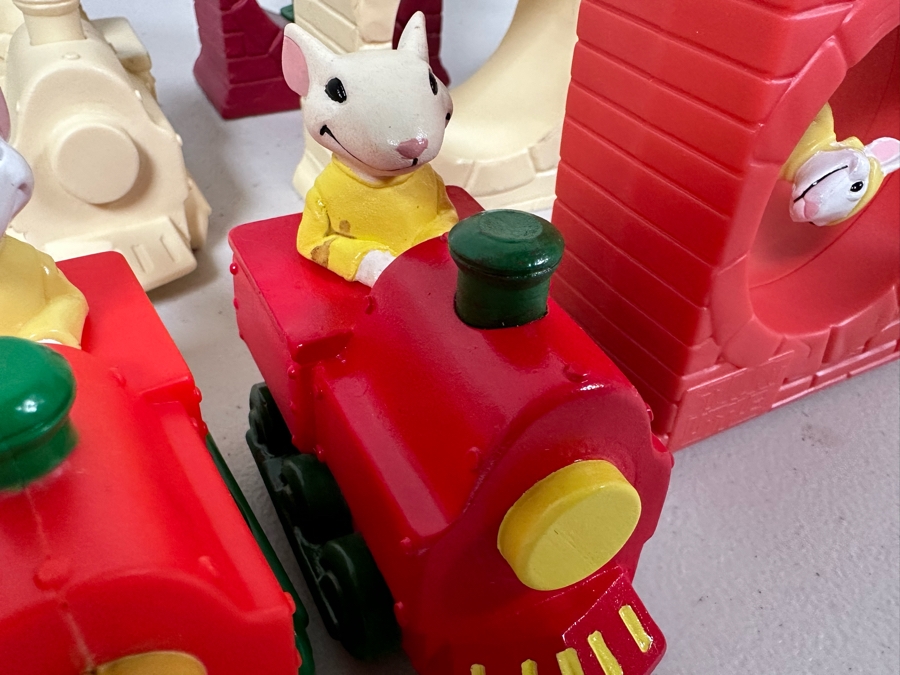 Stuart Little Animated TV Series Carl's Jr. / Hardee's Happy / Kid's Meal Toys Project Box With Prototype Toy Samples Cool Kids Designed By The CDM Company 2003 [Photo 15]