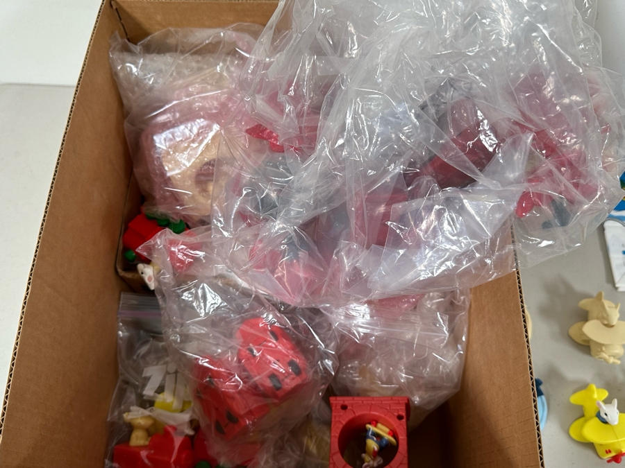 Stuart Little Animated TV Series Carl's Jr. / Hardee's Happy / Kid's Meal Toys Project Box With Prototype Toy Samples Cool Kids Designed By The CDM Company 2003 [Photo 12]