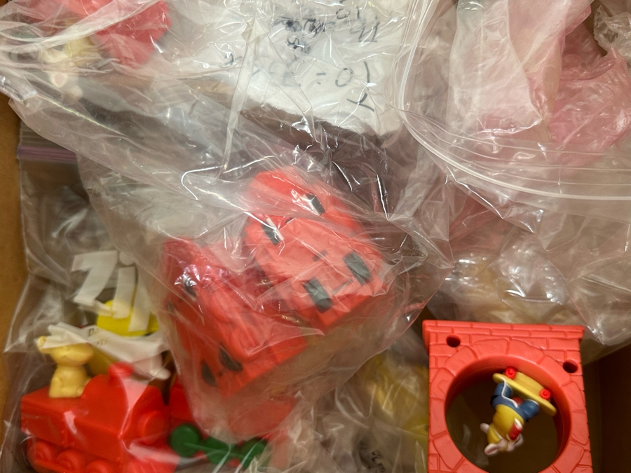 Stuart Little Animated TV Series Carl's Jr. / Hardee's Happy / Kid's Meal Toys Project Box With Prototype Toy Samples Cool Kids Designed By The CDM Company 2003 [Photo 19]