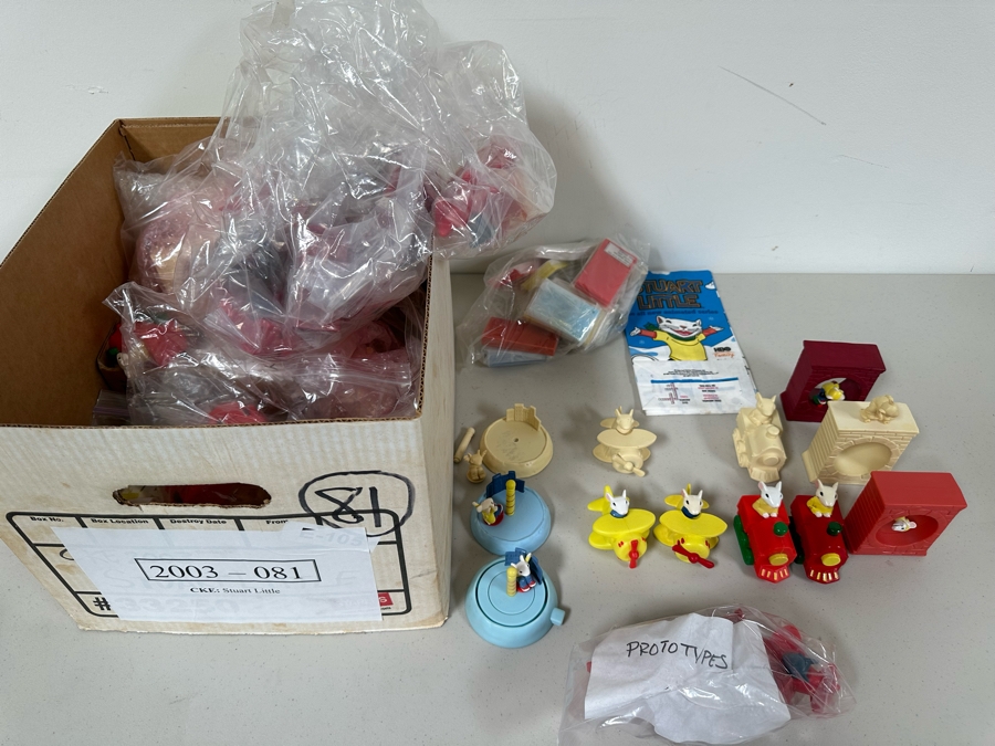 Stuart Little Animated TV Series Carl's Jr. / Hardee's Happy / Kid's Meal Toys Project Box With Prototype Toy Samples Cool Kids Designed By The CDM Company 2003 [Photo 22]