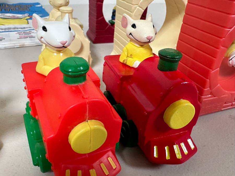 Stuart Little Animated TV Series Carl's Jr. / Hardee's Happy / Kid's Meal Toys Project Box With Prototype Toy Samples Cool Kids Designed By The CDM Company 2003 [Photo 14]