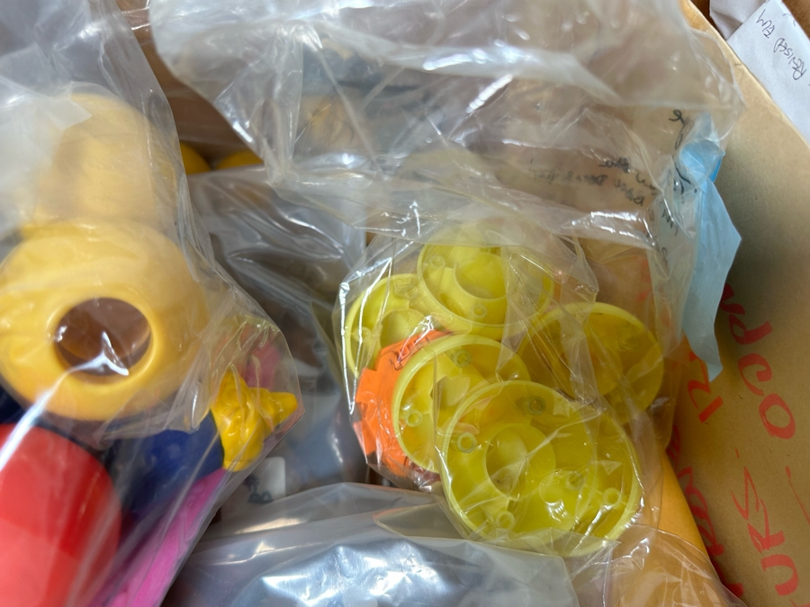 Dragon Ball Carl's Jr. / Hardee's Happy / Kid's Meal Toys Project Box With Prototype Toy Samples Cool Kids Designed By The CDM Company 2003 [Photo 19]