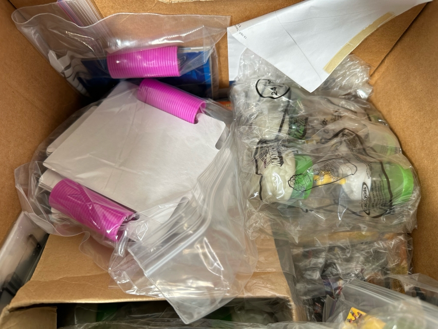 The Martians Carl's Jr. / Hardee's Happy / Kid's Meal Toys Project Box With Prototype Toy Samples Cool Kids Designed By The CDM Company 2003 [Photo 19]