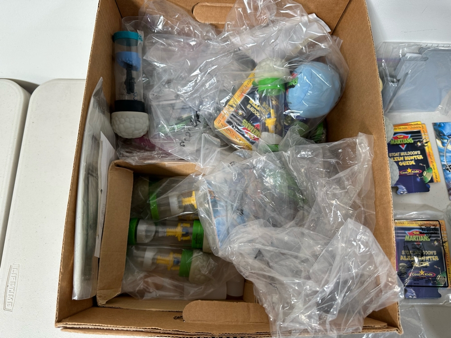 The Martians Carl's Jr. / Hardee's Happy / Kid's Meal Toys Project Box With Prototype Toy Samples Cool Kids Designed By The CDM Company 2003 [Photo 16]