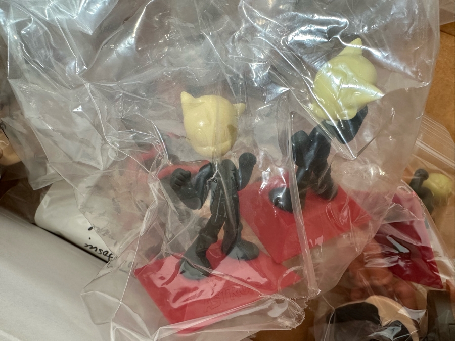 Astro Boy Carl's Jr. / Hardee's Happy / Kid's Meal Toys Project Box With Prototype Toy Samples Cool Kids Designed By The CDM Company 2004 [Photo 29]