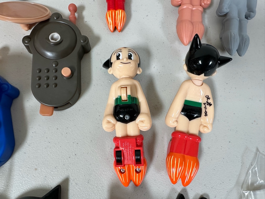 Astro Boy Carl's Jr. / Hardee's Happy / Kid's Meal Toys Project Box With Prototype Toy Samples Cool Kids Designed By The CDM Company 2004 [Photo 6]