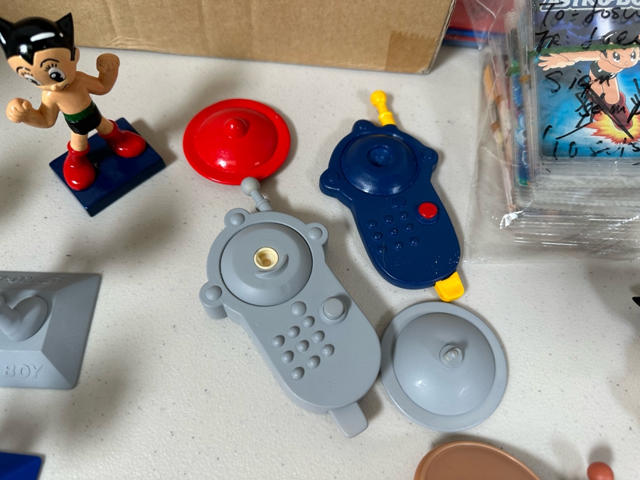 Astro Boy Carl's Jr. / Hardee's Happy / Kid's Meal Toys Project Box With Prototype Toy Samples Cool Kids Designed By The CDM Company 2004 [Photo 8]