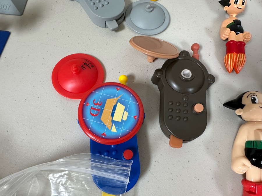 Astro Boy Carl's Jr. / Hardee's Happy / Kid's Meal Toys Project Box With Prototype Toy Samples Cool Kids Designed By The CDM Company 2004 [Photo 23]