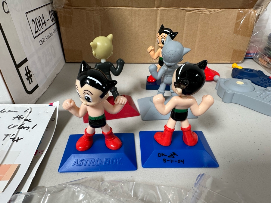 Astro Boy Carl's Jr. / Hardee's Happy / Kid's Meal Toys Project Box With Prototype Toy Samples Cool Kids Designed By The CDM Company 2004 [Photo 2]