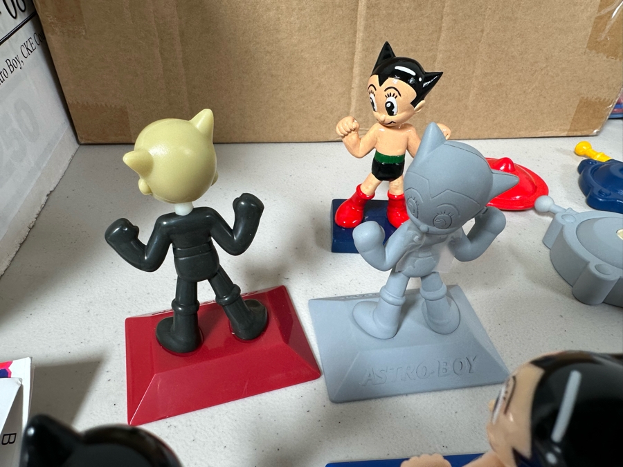 Astro Boy Carl's Jr. / Hardee's Happy / Kid's Meal Toys Project Box With Prototype Toy Samples Cool Kids Designed By The CDM Company 2004 [Photo 18]