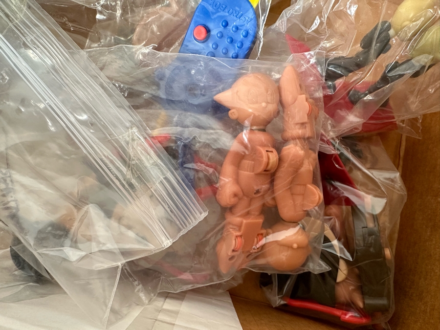 Astro Boy Carl's Jr. / Hardee's Happy / Kid's Meal Toys Project Box With Prototype Toy Samples Cool Kids Designed By The CDM Company 2004 [Photo 14]