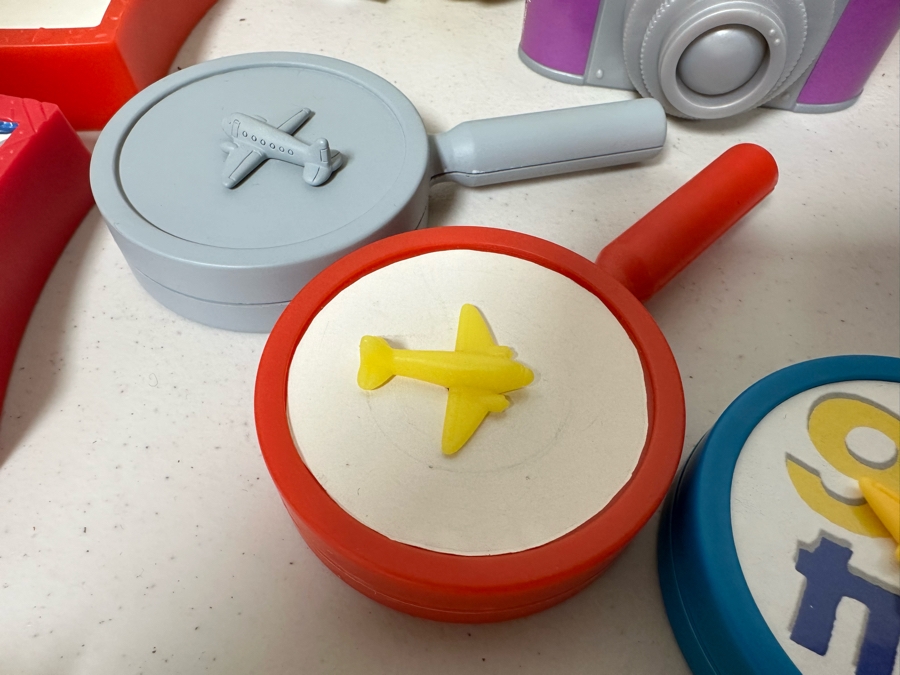 I Spy Carl's Jr. / Hardee's Happy / Kid's Meal Toys Project Box With Prototype Toy Samples Cool Kids Designed By The CDM Company 2004 [Photo 6]